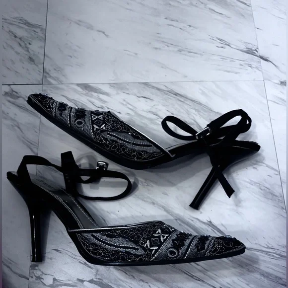 Pointed toe Embroidered and Beaded Black and Silver heels Size:9M - Picture 3 of 8